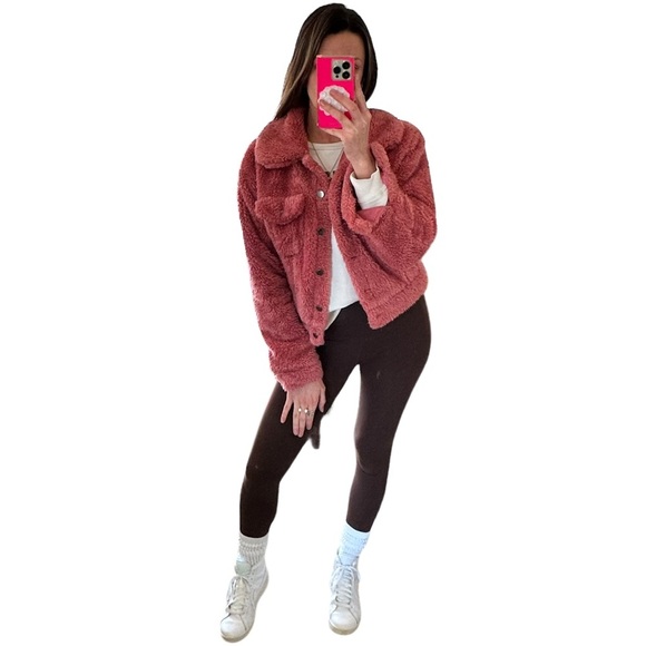 Cropped Faux Fur Fuzzy Coat in Pink - Like New - Size L - Picture 8 of 8